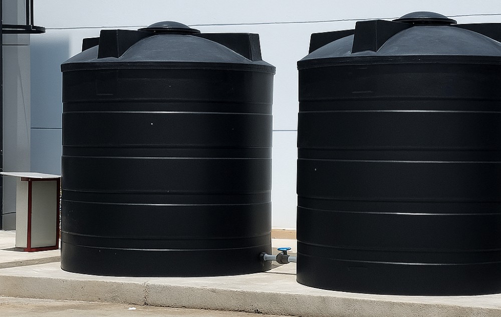 Mustad joogivee mahutid